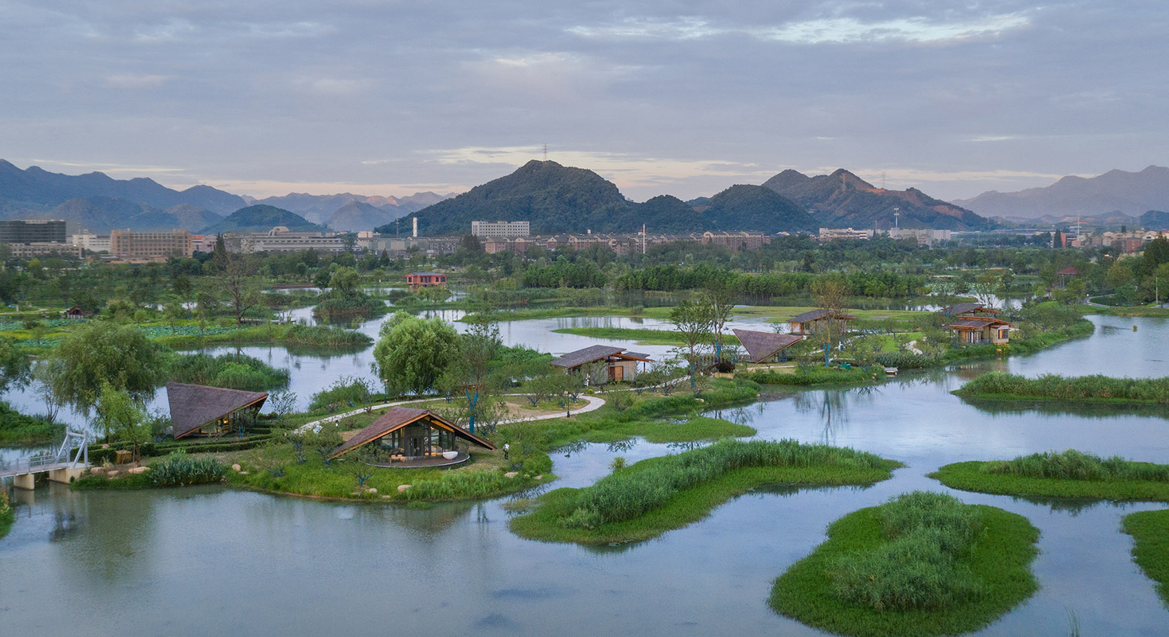 1744684504114482.jpg 046-fuyang-yangbei-lake-wetland-ecological-hotel-china-by-shulin-architecture.jpg